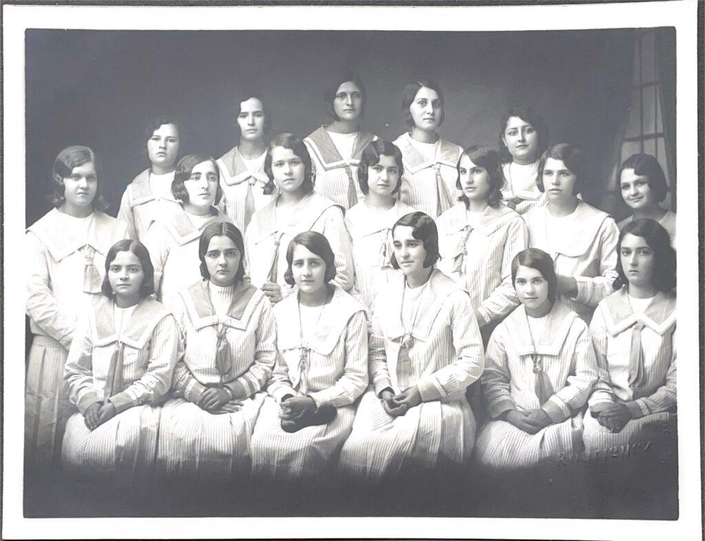 Alumnas de 11 de la Promoción de 1926